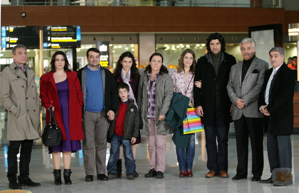 La familia y amigos de Fatmagül al completo en la segunda temporada de 'Fatmagül'