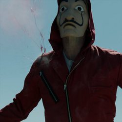 Uno de los enmascarados recibe un disparo en el 1x03 de 'La Casa de Papel'