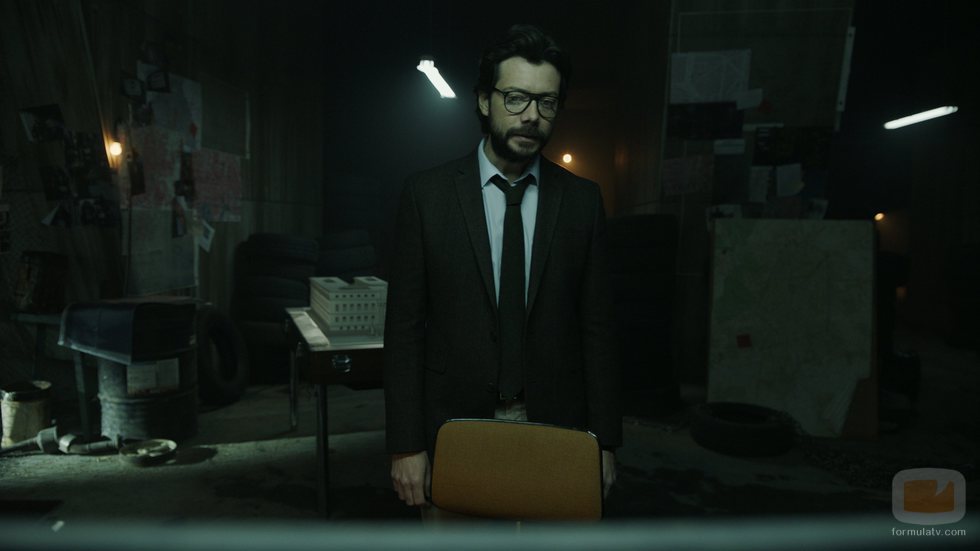 El Profesor lidia con las dificultades del atraco en el 1x04 de 'La Casa de Papel'