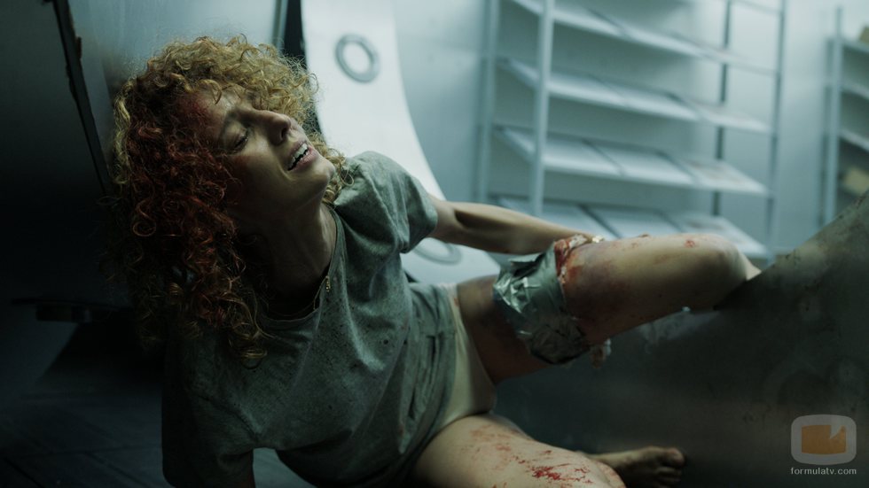 Mónica sale herida de la cámara acorazada en el 1x04 de 'La Casa de Papel'