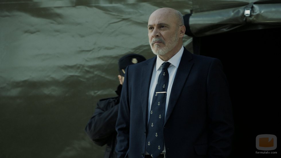 El Coronel Prieto cuestiona a la Inspectora Murillo en el 1x04 de 'La Casa de Papel'