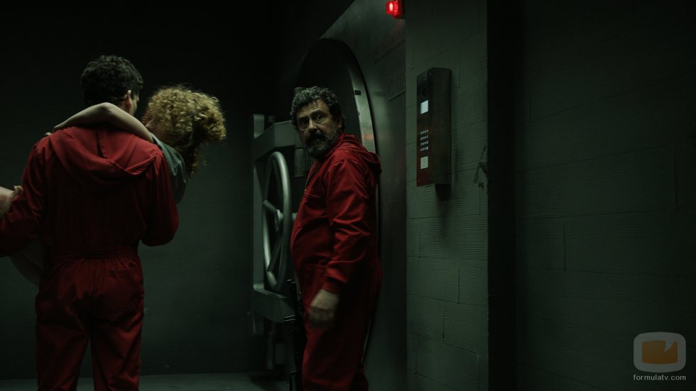Denver y Moscú devuelven a Mónica a su escondite en el 1x04 de 'La Casa de Papel'