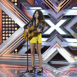 Daniela deslumbra en su actuación en el estreno de 'Factor X'