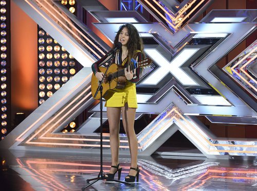 Daniela deslumbra en su actuación en el estreno de 'Factor X'