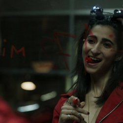 Nairobi disfruta del aumento del botín en el 1x05 de 'La Casa de Papel'