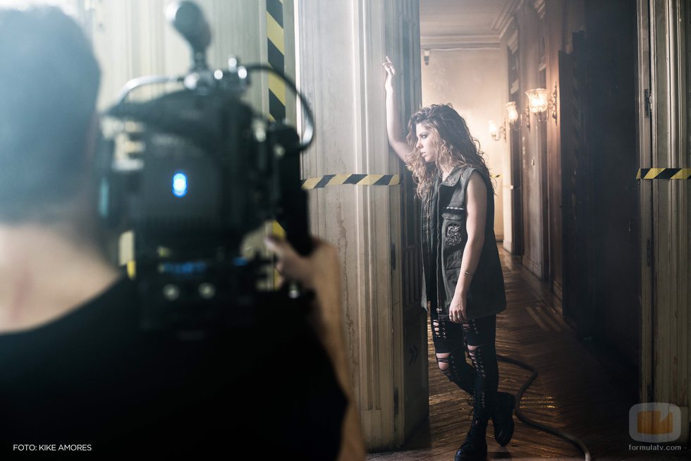 Miriam Rodríguez ('OT 2017')  en el rodaje de "Hay algo en mí", single inspirado en la serie 'Vis a vis'