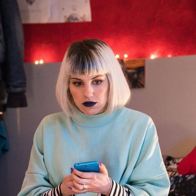 Angy es Mireia en la serie de Playz, 'Bajo la red'
