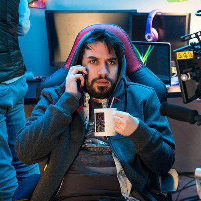 Manuel Huedo es el hacker Kiu en la serie de Playz, 'Bajo la red'