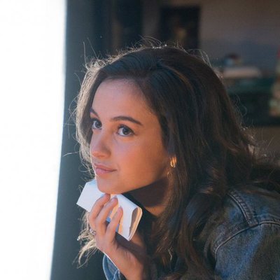 María de Natí encabeza el reparto de la serie de Playz, 'Bajo la red'