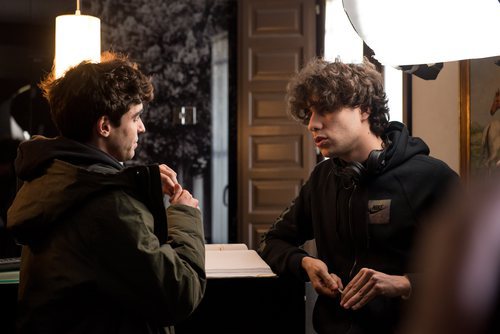 Javier Calvo y Javier Ambrossi en el rodaje de la segunda temporada de 'Paquita Salas'