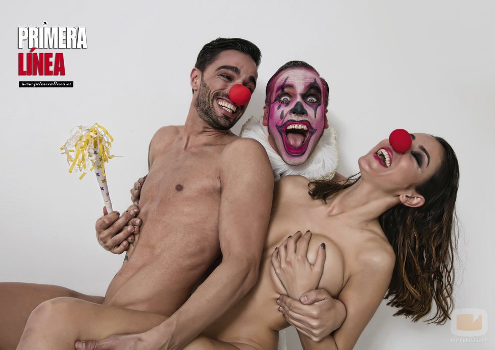 Cristian y Petra ('GH Revolution') posan desnudos junto a Torito disfrazado de payaso para Primera Línea