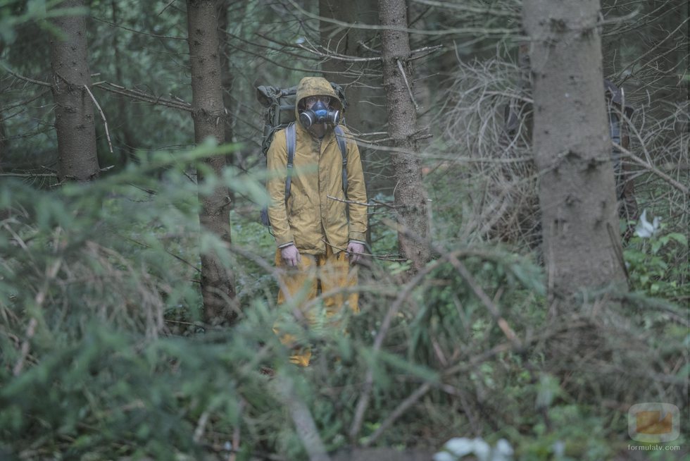 Sonny Lindberg se protege de los efectos de la lluvia en 'The Rain'