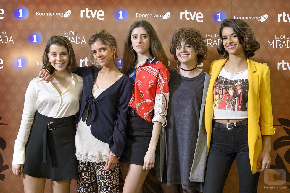 Las alumnas de la academia de señoritas, en la presentación de 'La otra mirada'