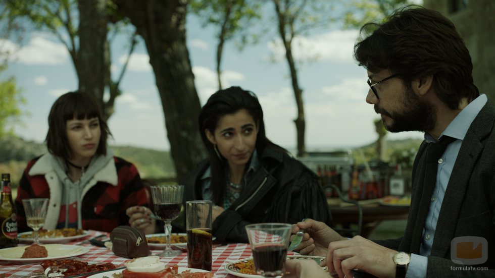 Tokio, Nairobi y El Profesor comen en el 1x06 de 'La Casa de Papel'