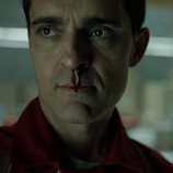 Berlín sangra por la nariz en el 1x06 de 'La Casa de Papel'