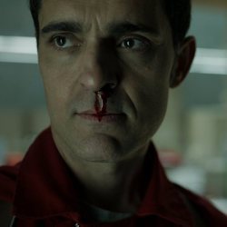 Berlín sangra por la nariz en el 1x06 de 'La Casa de Papel'