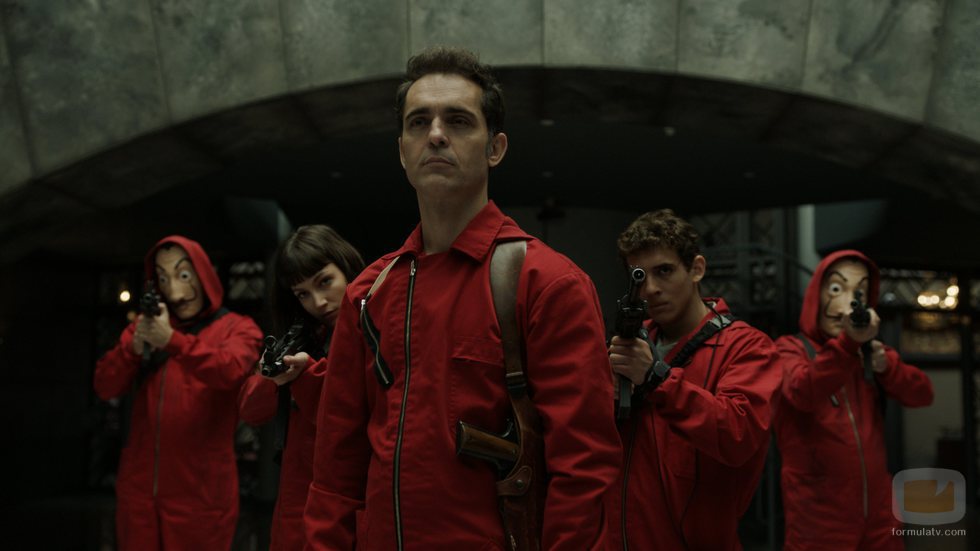 El equipo, con Berlín al frente, reciben a un nuevo visitante en el 1x07 de 'La Casa de Papel'