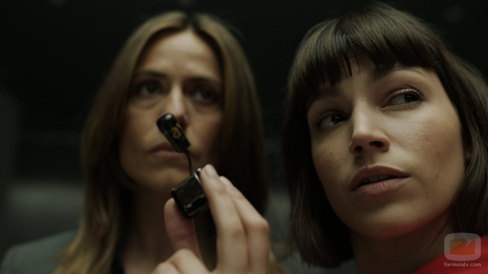 Tokio descubre un micrófono de la inspectora Murillo en el 1x07 de 'La Casa de Papel'