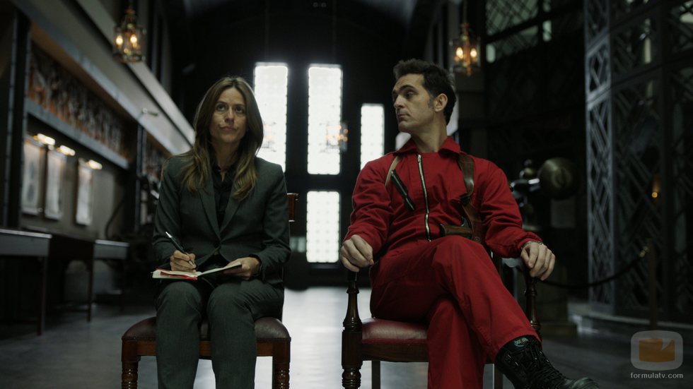 Raquel y Berlín reciben a los rehenes en el 1x07 de 'La Casa de Papel'