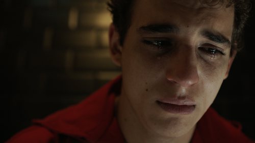 Río recibe un mensaje de sus padres en el 1x07 de 'La Casa de Papel'