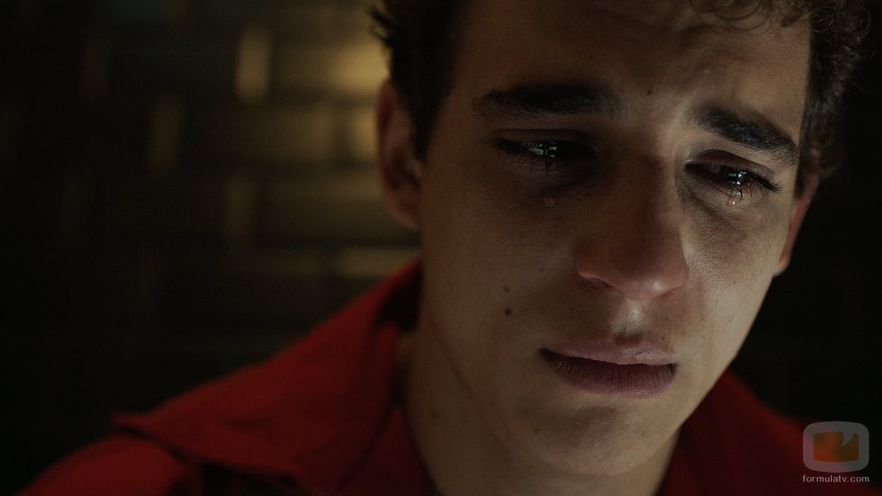 Río recibe un mensaje de sus padres en el 1x07 de 'La Casa de Papel'