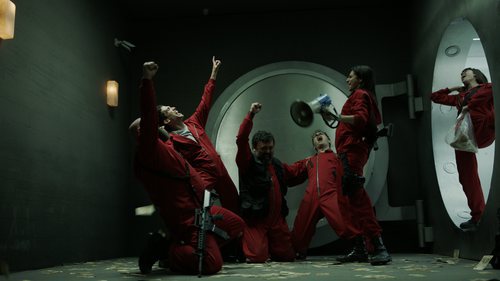 El grupo de atracadores gritan entusiasmados tras encontrar billetes en el 1x08 de 'La Casa de Papel'