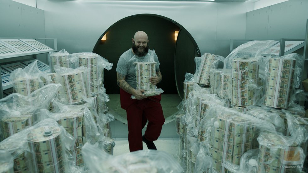 Los fajos de billetes siguen aumentando en el 1x10 de 'La Casa de Papel'