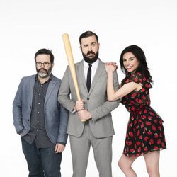 Edu Galán, Antonio Castelo y  Marta Flich posan para la tercera temporada de 'CCN: Comedy Central News'