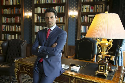 Emmanuel Esparza posa como Alberto Guzmán en 'Secretos de Estado'