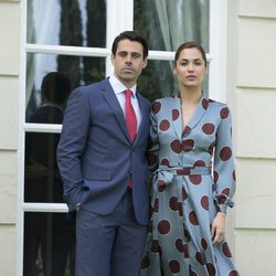 Emmanuel Esparza y Michelle Calvó como Alberto Guzmán y Paula Campillo en 'Secretos de Estado'