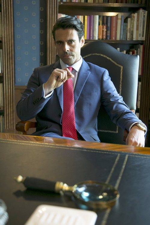 Emmanuel Esparza es Alberto Guzmán en 'Secretos de Estado'