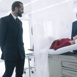 Offred es observada en una clínica por sus captores en la segunda temporada de 'The Handmaid's Tale'