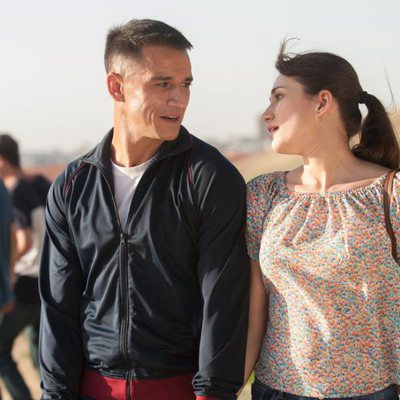 Clemente da un paseo de la mano con su novia en 'Gigantes'