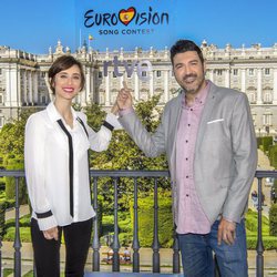 Julia Varela y Tony Aguilar, comentaristas del Festival de Eurovisión 2018