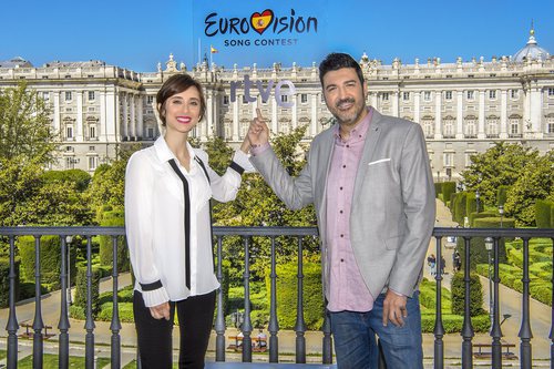 Julia Varela y Tony Aguilar, comentaristas del Festival de Eurovisión 2018