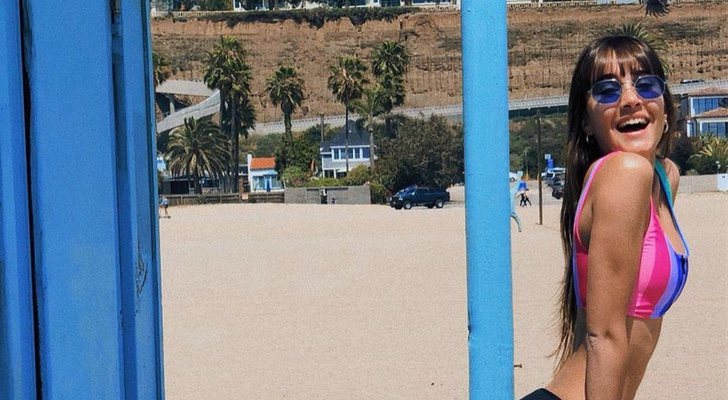 Aitana Ocaña, finalista de 'OT 2017', en una playa de Los Ángeles