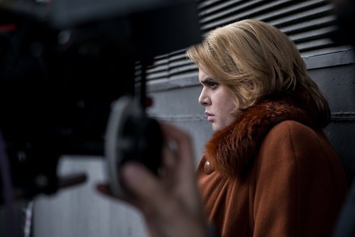 Brays Efe en una escena del rodaje de la segunda temporada de 'Paquita Salas'