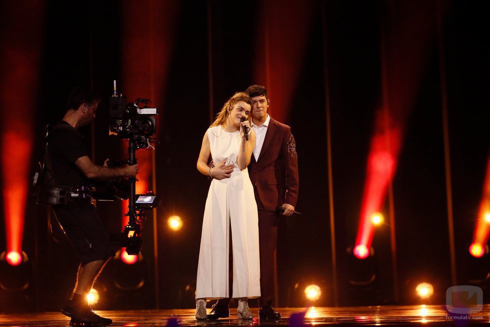 Alfred y Amaia, abrazados en su primer ensayo en Eurovisión 2018