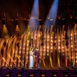 El escenario de Eurovisión 2018 se ilumina cuando "Tu canción" rompe