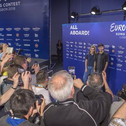Medios internacionales fotografían a Amaia y Alfred en su primera rueda de prensa en Eurovisión 2018