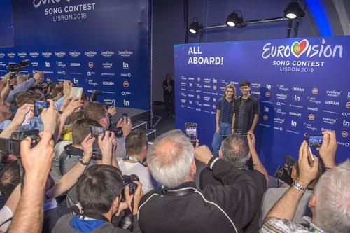 Medios internacionales fotografían a Amaia y Alfred en su primera rueda de prensa en Eurovisión 2018