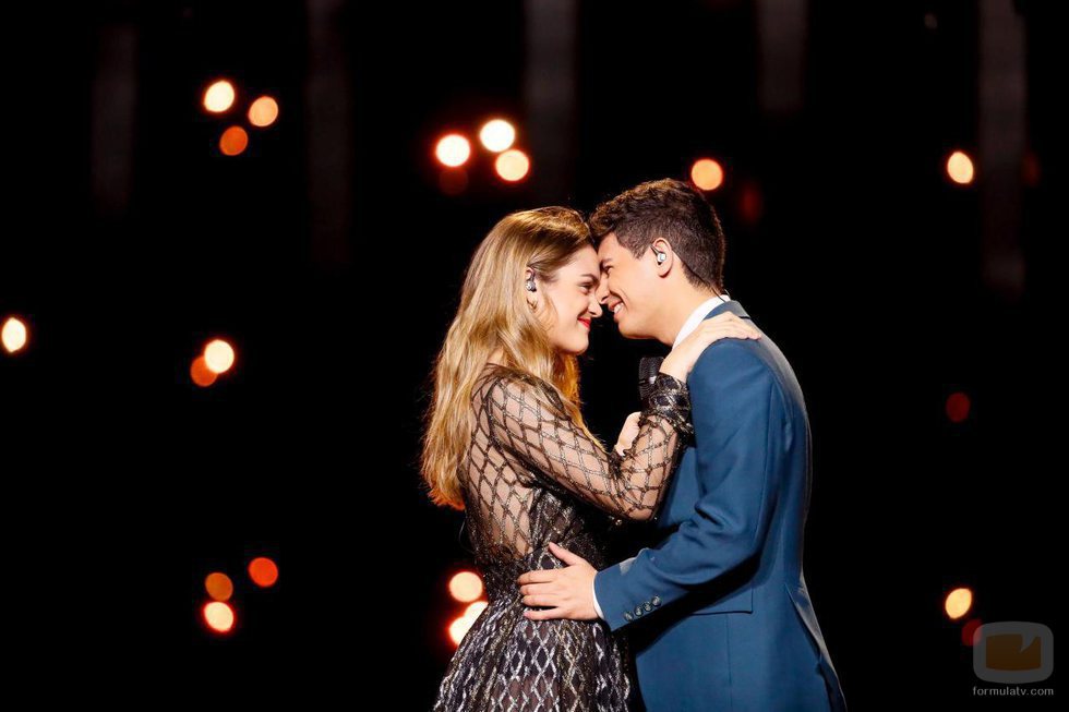 Amaia y Alfred, agarrados durante el segundo ensayo de Eurovisión 2018