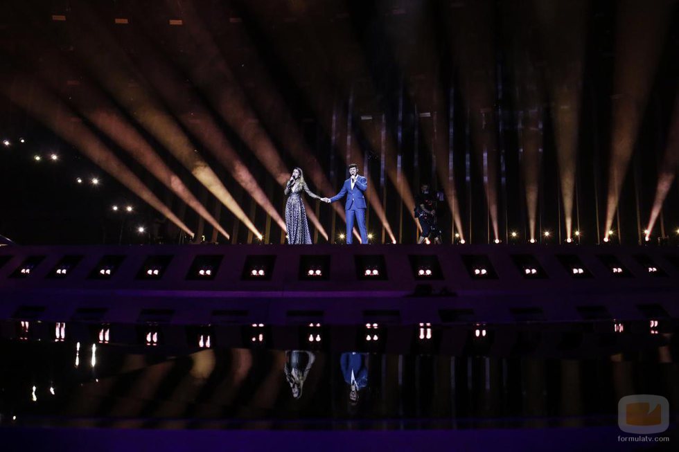 Amaia y Alfred cantando "Tu canción" durante el segundo ensayo de Eurovisión 2018