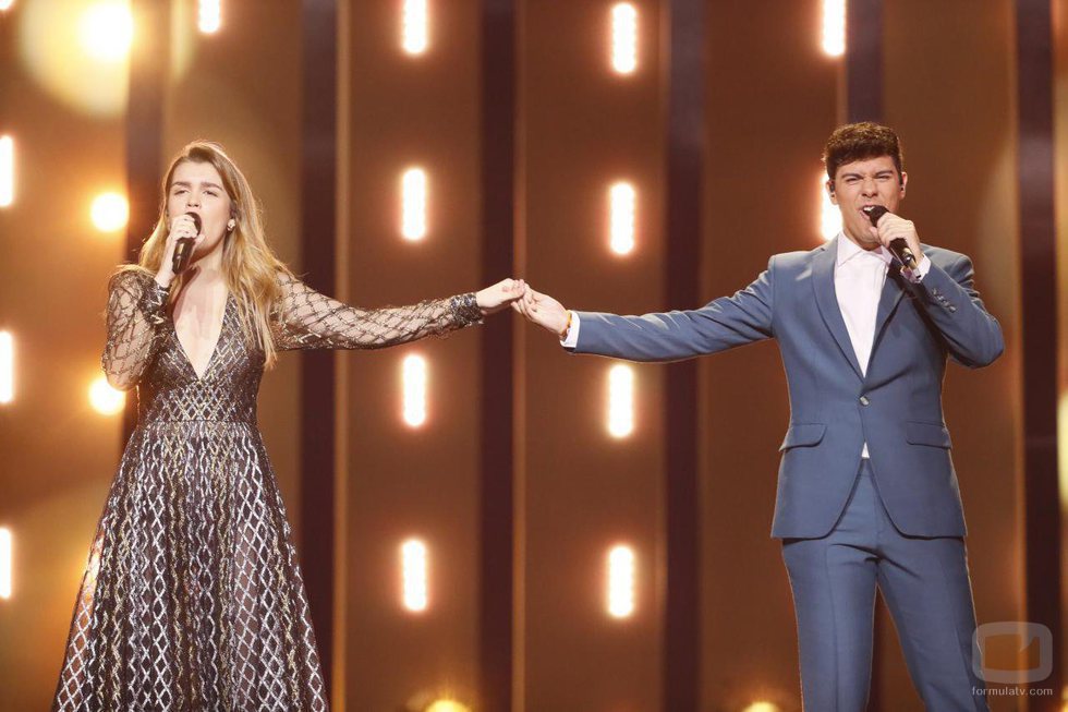 Amaia y Alfred, cogidos de la mano en el segundo ensayo de Eurovisión 2018