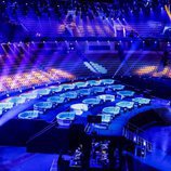 Visión lateral del Altice Arena, con la Green Room de Eurovisión 2018 enfrente