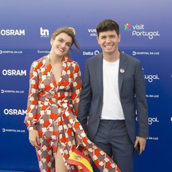 Amaia y Alfred, sonrientes en la 'Blue Carpet' de Eurovisión 2018