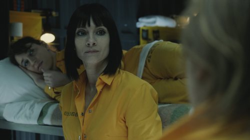 Zulema entre dos reclusas en el 3x02 de 'Vis a vis'