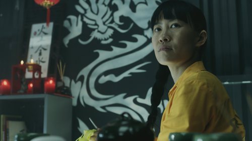 Akame mira a lo lejos en el 3x02 de 'Vis a vis'