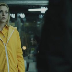 Macarena, con cara de sorprendida en el 3x02 de 'Vis a vis'