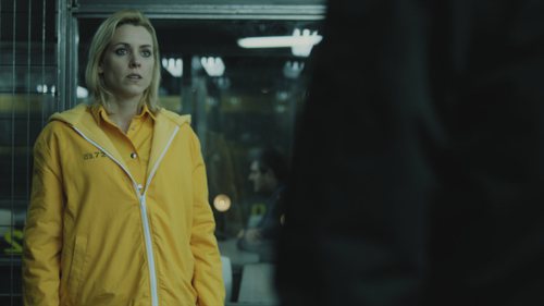 Macarena, con cara de sorprendida en el 3x02 de 'Vis a vis'
